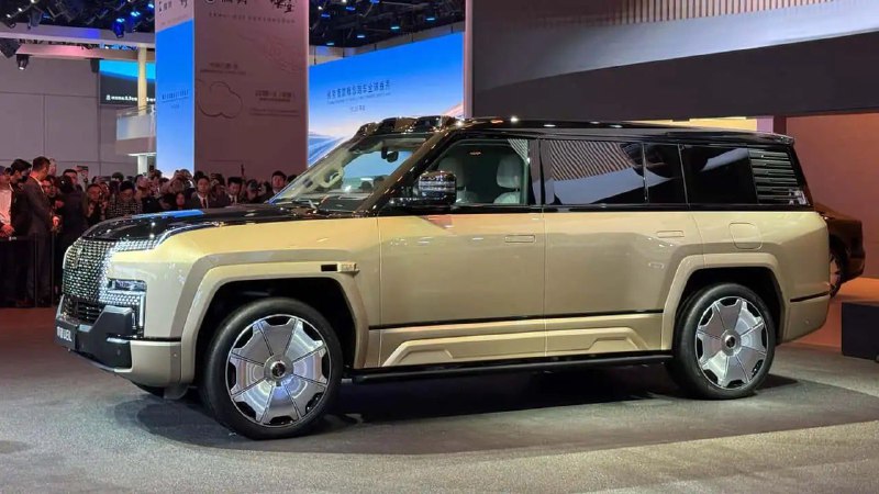 BYD показал флагманский трехрядный внедорожник YangWang U8L 2