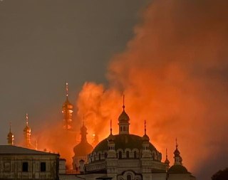 Россия совершает массированную атаку на Киев. Загорелась Киево-Печерская лавраРоссийские войска совершает комбинированную ракетно-дроновую атаку на Киев. По последним данным, минимум 16 локаций подверглись ударам, пять человек пострадали. Об этом сообщил г