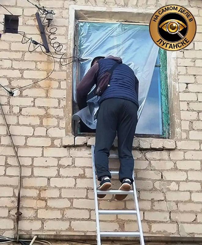 בתים שניזוקו לאחר תקיפה של כטב"מ משוחזרים באנתרציט ברחובות סטרויטלנאיה ו-פרקהומנקו, עובדי השירות כבר תיקנו…