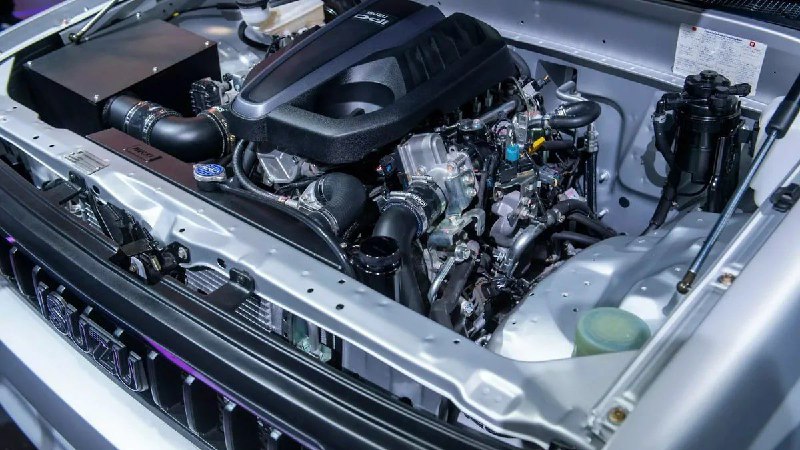 Компания Isuzu представила стильный рестомод Dragon Max 4