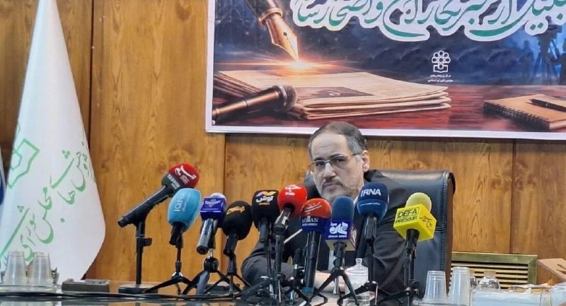 خبرگزاری خانه ملت: خبرنگاران با روایت حق، تصویر ایران آینده را میسازند / پیشنویس «طرح سازمان نظام خبرنگاری» نهایی شدنگاهداری رئیس مرکز پژ