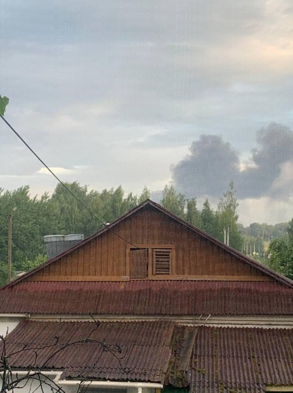 Drones hit Russia’s Slavneft-Yanos oil refinery in Yaroslavl overnight, about 250 km northeast of Moscow.