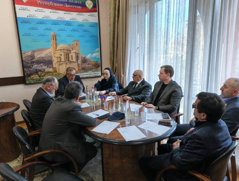 ⚡️ В Общественной палате Дагестана назревает скандал: девять членов совета требуют увольнения руководителя аппарата фото