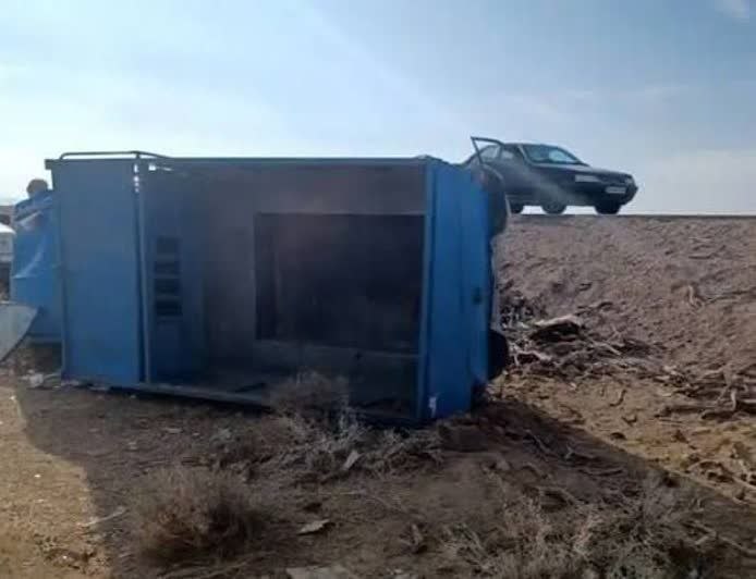 ▪️میلاجرد نیوز🕊: 🔴 واژگونی مرگبار نیسان در محور یساول و فوت یک نفر🚨 یک دستگاه نیسان عصر امروز در ابتدای محور کمیجان ـ یساول واژگون شد که 
