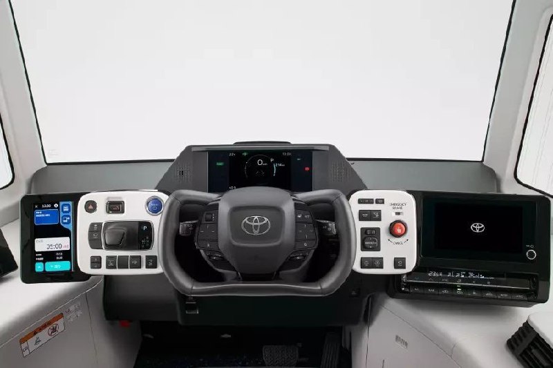 Toyota представила электрический шаттл для городских перевозок и сервисов 3