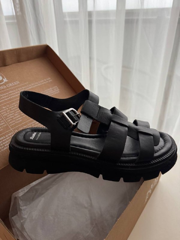 Продам босоножки