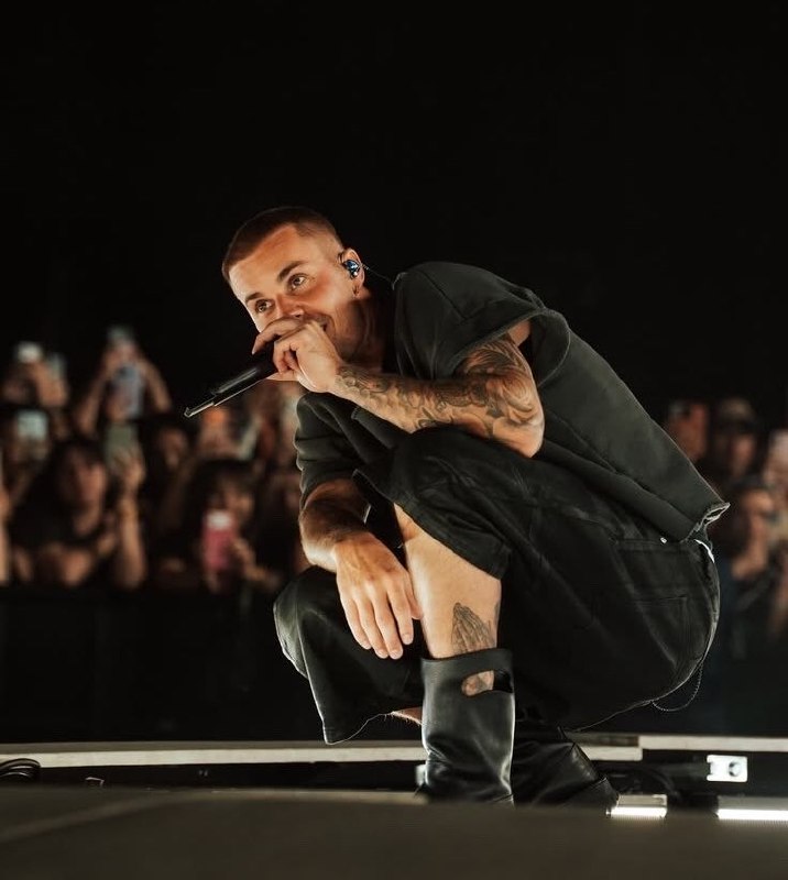 Justin Bieber | جاستین بیبر: 🔥 جاستین بیبر با ۷ آهنگ، بیشترین حضور رو بین آرتیستها در چارت جهانی اسپاتیفای داره! 🕺🔅#3 — Beauty And A Beat: 🎧 ۳.۵۳۵ م