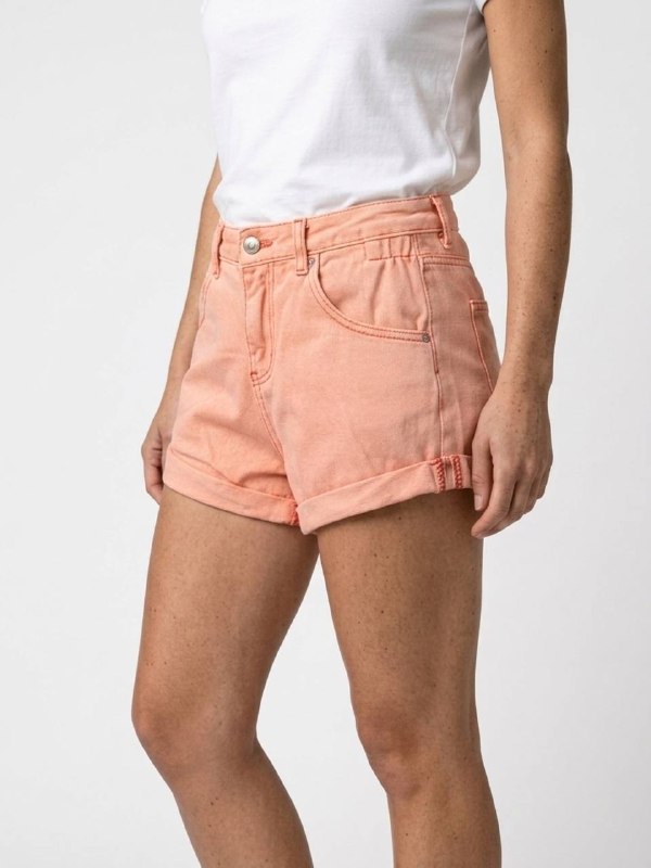 СРОЧНО ПРОДАЁТСЯ ЖЕНСКАЯ ОДЕЖДА