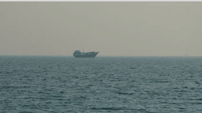 Iranjib | ایران جیب: 🛳 تنگه هرمز خلوتتر از همیشه شد برخلاف ادعای آمریکا درباره عادی بودن جریان نفت از خلیج فارس، دادههای دریایی نشان میدهد