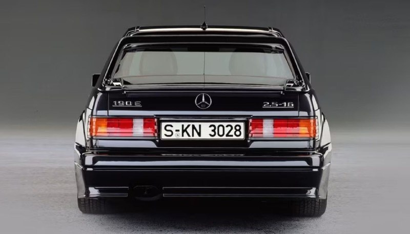 Раскрыта внешность рестомода Mercedes-Benz 190E Evolution II 8