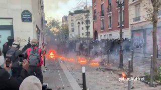 ההפגנות בצרפת מתעצמות שוב כמה בקבוקי תבערה הושלכו לעבר רשויות אכיפת החוק בפריז. מצב מתוח מאוד בפורט דה שרנטון.