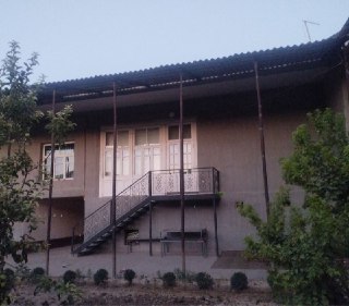 Uy sotiladi Avliyo Ota (Chalaqozoq) 4 sotixli xovli sotiladi.