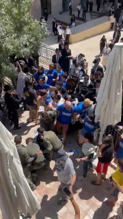 שבת חמישית ברציפות: חרדים מפגינים מול בית הקפה בירושלים; עימותים במקום