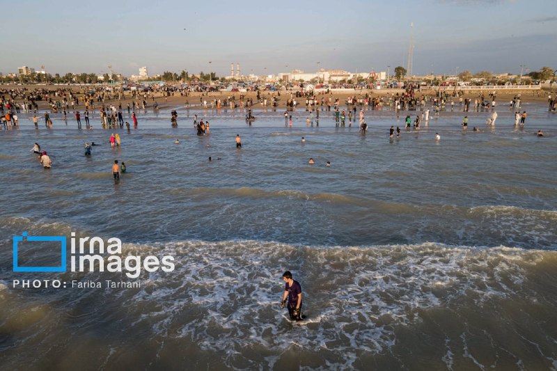 תיירות ימית במאזנדראן במרכז דוכנים לא חוקיים