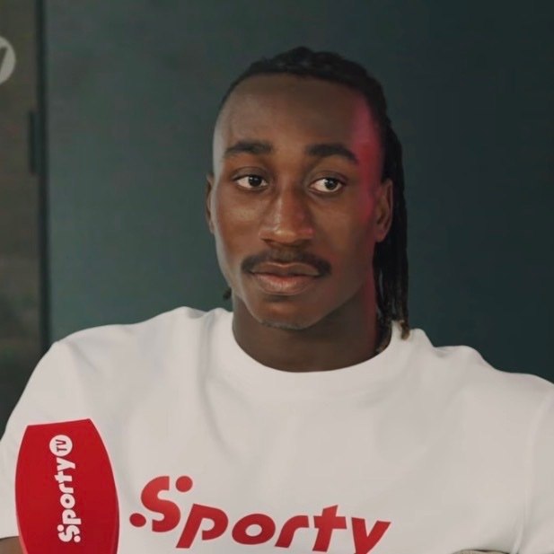 رئال مادرید | Real Madrid: 🎙دیومانده: “پیامی به خواهرم⁉️“🔹“اون همیشه تشویقم میکرد که هیچوقت جا نزنم. آدم احساساتیای نیستم، ولی اون لحظه خوبی بود