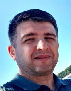 В лесу в Петербурге нашли мертвым адвоката Шамиля Ахаева, пропавшего пять дней назадНакануне в лесу в Сант-Петербурге нашли мертвым 44-летнего адвоката Шамиля Ахаева, который пропал 10 августа. По предварительным данным, причиной смерти стало удушье. «Фонт