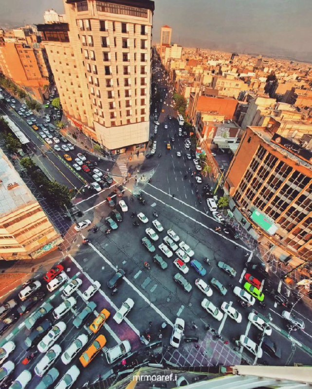 تهرونیا: اینجا تهران است، تقاطع ولیعصر مطهری @tehronia