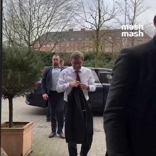 Хасл дня от главы МИД Германии Йоханна Вадефуля, который выложил в своём запретграме рилс под российский хит "Патрики". Одно но: за это его прожарили немцы — напомнили, что он называл русских врагами Европы, обозвали позором страны, поставили клоунов и про