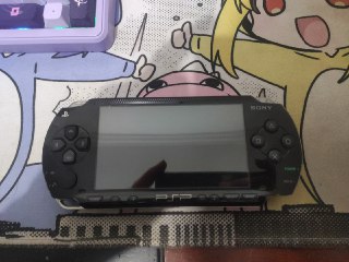 #出售 #电子产品 #PSP1000 联系 Miko Arisu❤️ 价格 200出一台床底下翻出来的PSP1000，功能都正常，很久之前好像用它玩过轻音少女来着。橙色默认伊拉克，不包邮