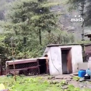 Лагерь российских альпинистов в Непале смыло селем — оползнями унесло больше 10 деревень в районе горы Манаслу в Гималаях. Около 100 иностранцев, среди которых были россияне, успели спуститься вниз. Они приехали на подготовку к треккинговому сезону, которы