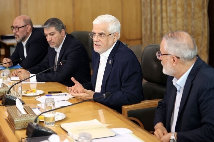عصر ایران: عارف: برخلاف تلاش دشمن برای اختلاف‌افکنی، حج و اربعین در یک راستا و مکمل یکدیگرندمعاون اول رئیس‌جمهور: 🔹️اربعین یک اجتما