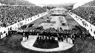 130 лет назад начались первые в новейшей истории Олимпийские игрыСтранно и удивительно, что про те исключительно мужские весенне-афинские забавы никто до сих пор не снял фильм. «Вновь изобретенная» Олимпиада в Греции была невероятно сказочной и доброй от «