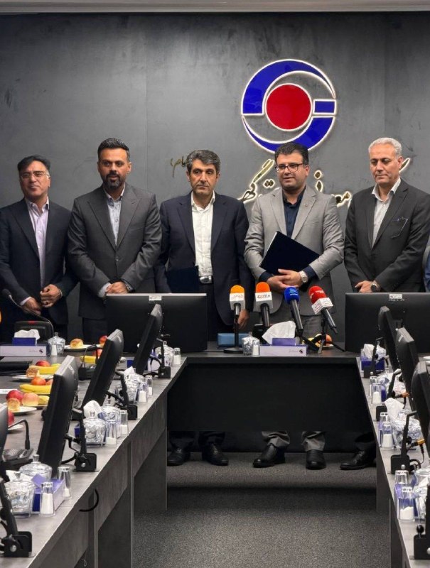 تریبون فولاد: ✴️ به گزارش چیلان، مراسم قرارداد فاز اول احداث پروژه IPCC شرکت معدنی و صنعتی گهرزمین با پیمانکاری شرکت ایریتک امضا شد. @