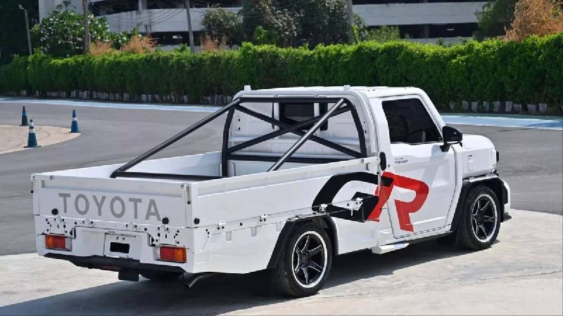 Бюджетный пикап Toyota стал гоночным болидом 2