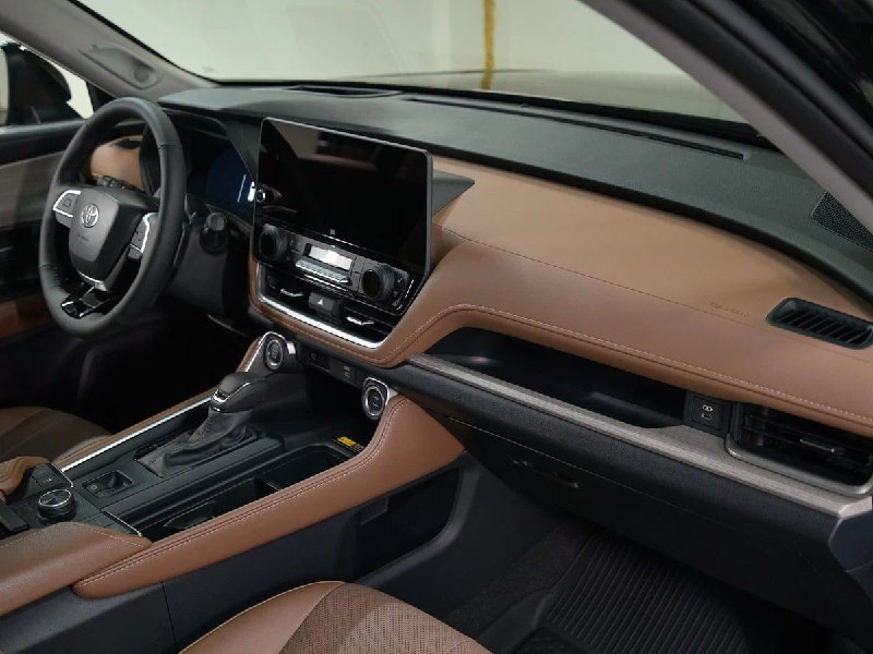 Новую Toyota Grand Highlander продают в России за 10,5 миллионов рублей 7