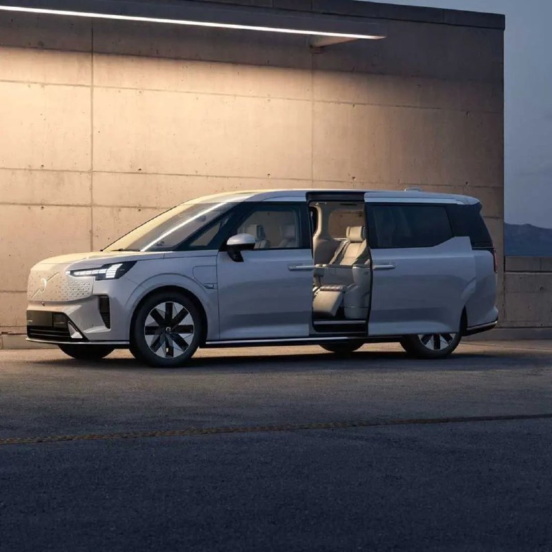 Volvo EM90 5