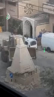 סצינות המתעדות את הריסת אנדרטת הזיכרון על ידי כוחות ישראל בעיירה מדאמא, דרומית לשכם.
