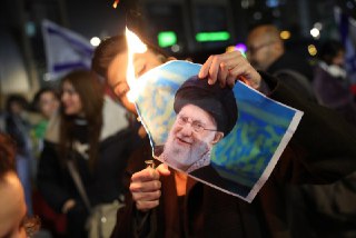 Более трех тысяч человек погибли в ходе протестов в Иране, утверждают правозащитникиБазирующаяся в США правозащитная организация Human Rights Activists’ News Agency (HRANA) заявила, что по итогам демонстраций в Иране подтвердила гибель 3090 человек, в том 