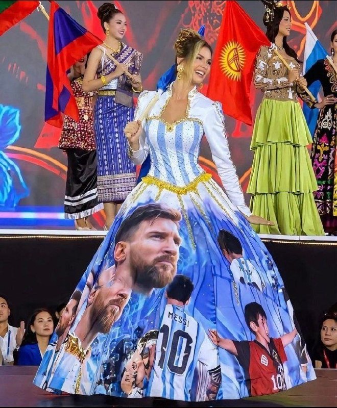 Varzesh90: 🇦🇷 آلینا لوز نماینده آرژانتین، در فینال میس ورلد در ویتنام با لباسی خیره‌کننده که از دوران افسانه‌ای لیونل مسی الهام گرف