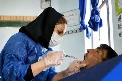 شرق: 🔺بی‌دندانیِ تدریجی؛ سرنوشت تلخ کارگری که توان ترمیم ندارد🔹هزینۀ سنگین ترمیم دندان، پوشش محدود بیمه و ظرفیت ناکافی درمانگ