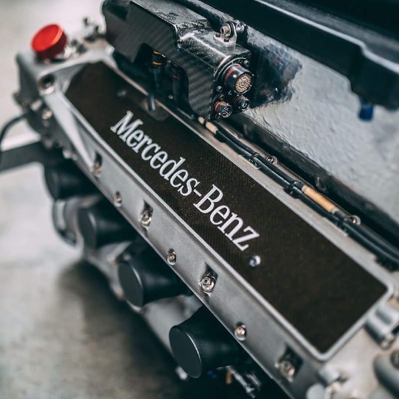 McLaren-Mercedes MP4-19 F1 Еngine 3
