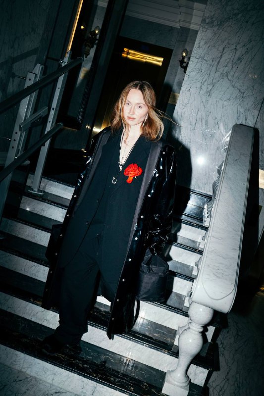 На страже беспорядка волос у сексуальной и лощеной артистки  KAYA 🌹На страже беспорядка волос у сексуальной и лощеной артистки  KAYA 🌹