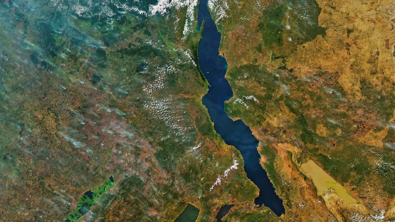 When water draws the lineLake Tanganyika, Africa (© BEST-BACKGROUNDS/NASA/Shutterstock)