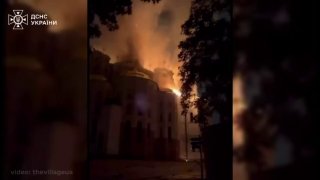Киев подвергся массированному ракетному удару — четыре человека погибли, ещё 30 пострадали, сообщили в администрации города.▪️ В результате обстрела загорелась Киево-Печерская лавра — объект всемирного наследия ЮНЕСКО. Огонь охватил крышу Успенского собора