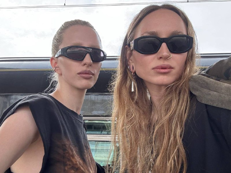 Я никому не скажу, но знаки будут…Я никому не скажу, но знаки будут…