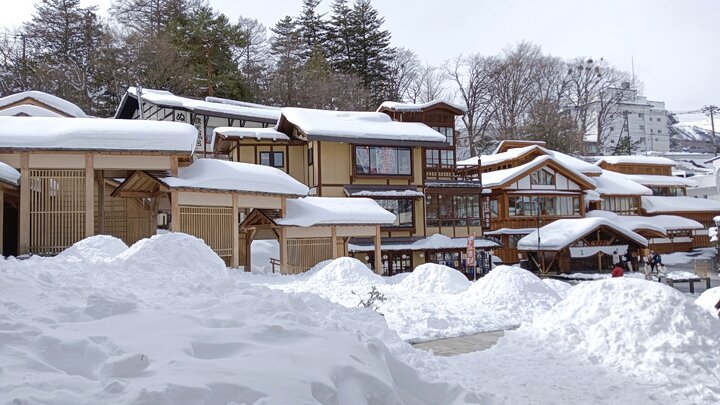 草津溫泉的雪景