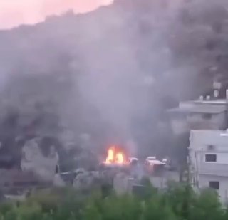 مستوطنون يحرقون مركبات فلسطينية في هجوم على برقة