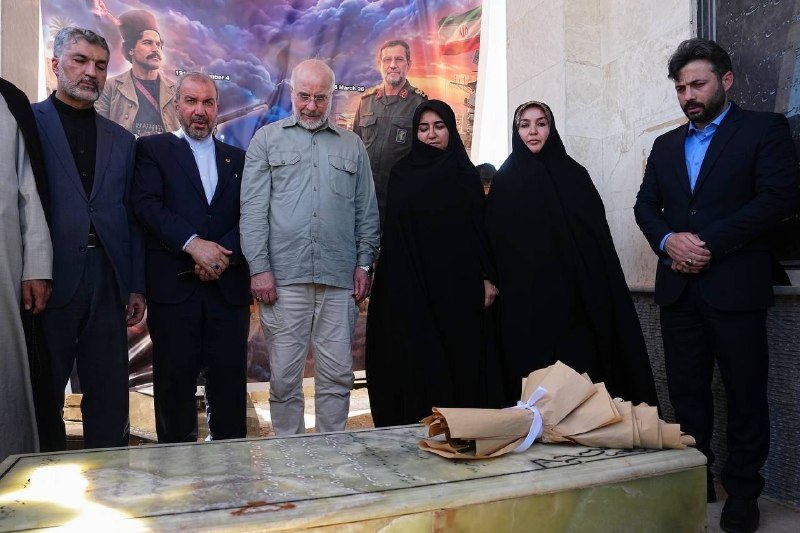 روزنامه ایران: ⭕ حضور قالیباف بر سر مزار شهید رئیسعلی دلواری در قبرستان وادیالسلام - نجف اشرف@irannewspaper