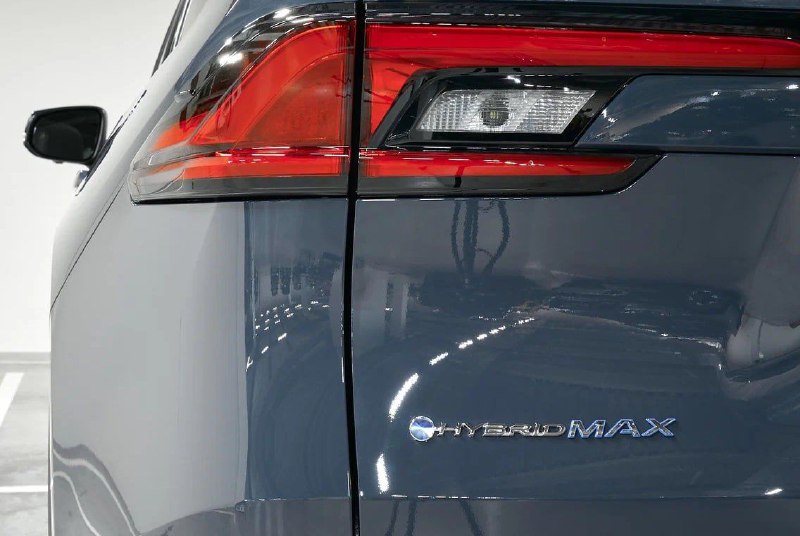 Новую Toyota Grand Highlander продают в России за 10,5 миллионов рублей 5