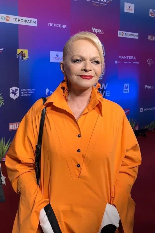 Лариса Долина снова ступила на черную для себя полосу.