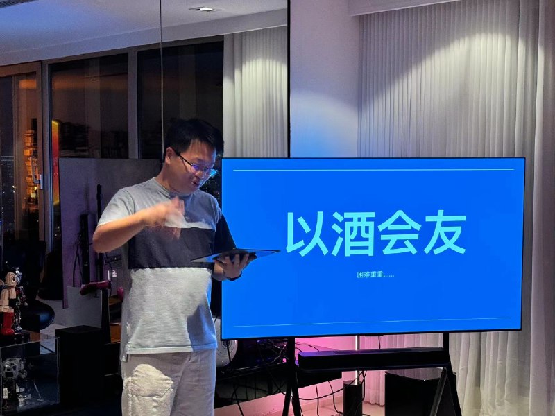 以酒会友，AI x Whisky，感谢@hidecloud @林俊旸 @海辛Hyacinth @Simon阿文 @奥古斯书 @张北汀 @莫妮卡同学 @黄星月stella @PeakJi以酒会友，AI x Whisky，感谢@hidecloud @林俊旸 @海辛Hyacinth @Simon阿文 @奥古斯书 @张北汀 @莫妮卡同学 @黄星月stella @PeakJi