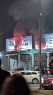 צילומים פראיים מסרביה בזמן שהליברלים עורכים חגיגות פראיות בעקבות ניצחונם בבחירות המחוקקות.