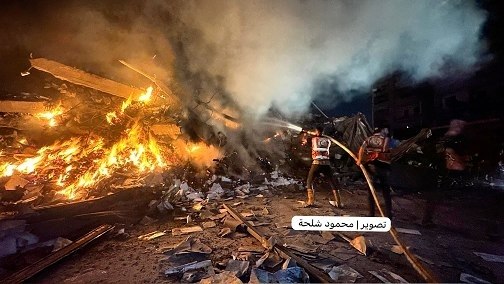 הרס ואש; כתוצאה מהפצצה אווירית של הכיבוש על בית בעזה.
