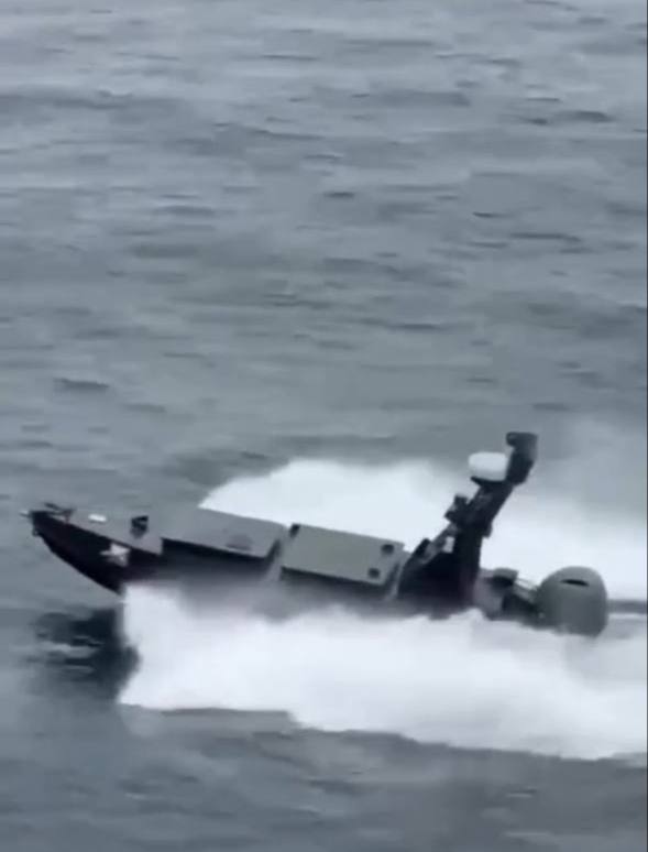 הרגע שבו ה-BEK פגע באוניית המכולות CONTSHIP JET מול חופי בולגריה כלי השיט עם דגל ליבריה הותקף על ידי שלוש ס…