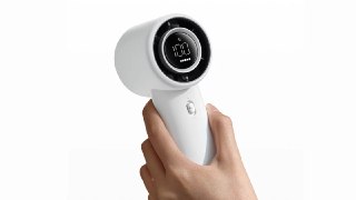 Компактный воздухан от Xiaomi к лету 🥵Компания выпустила Mijia Handheld Fan — ручной вентилятор, чью мощность можно регулировать в пределах аж ста уровней.От одной зарядки он проработает до 40 часов, а за 10 минут зарядки набирается ещё на четыре часа рабо