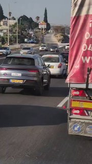 כוחות גדולים של משטרת הכיבוש, מלווים ברכבי הריסה, מסתערים על העיר טמרה בפנים הארץ.